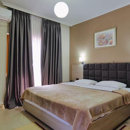 Hotel Mediterrane Sarandë Exterior foto