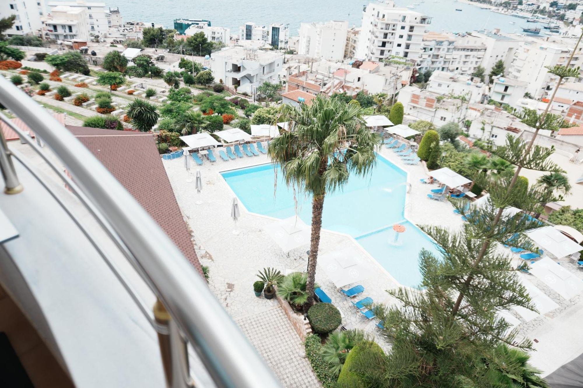 Hotel Mediterrane Sarandë Exterior foto