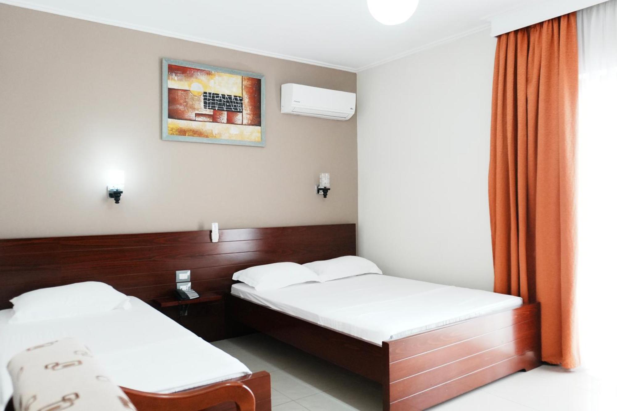 Hotel Mediterrane Sarandë Exterior foto