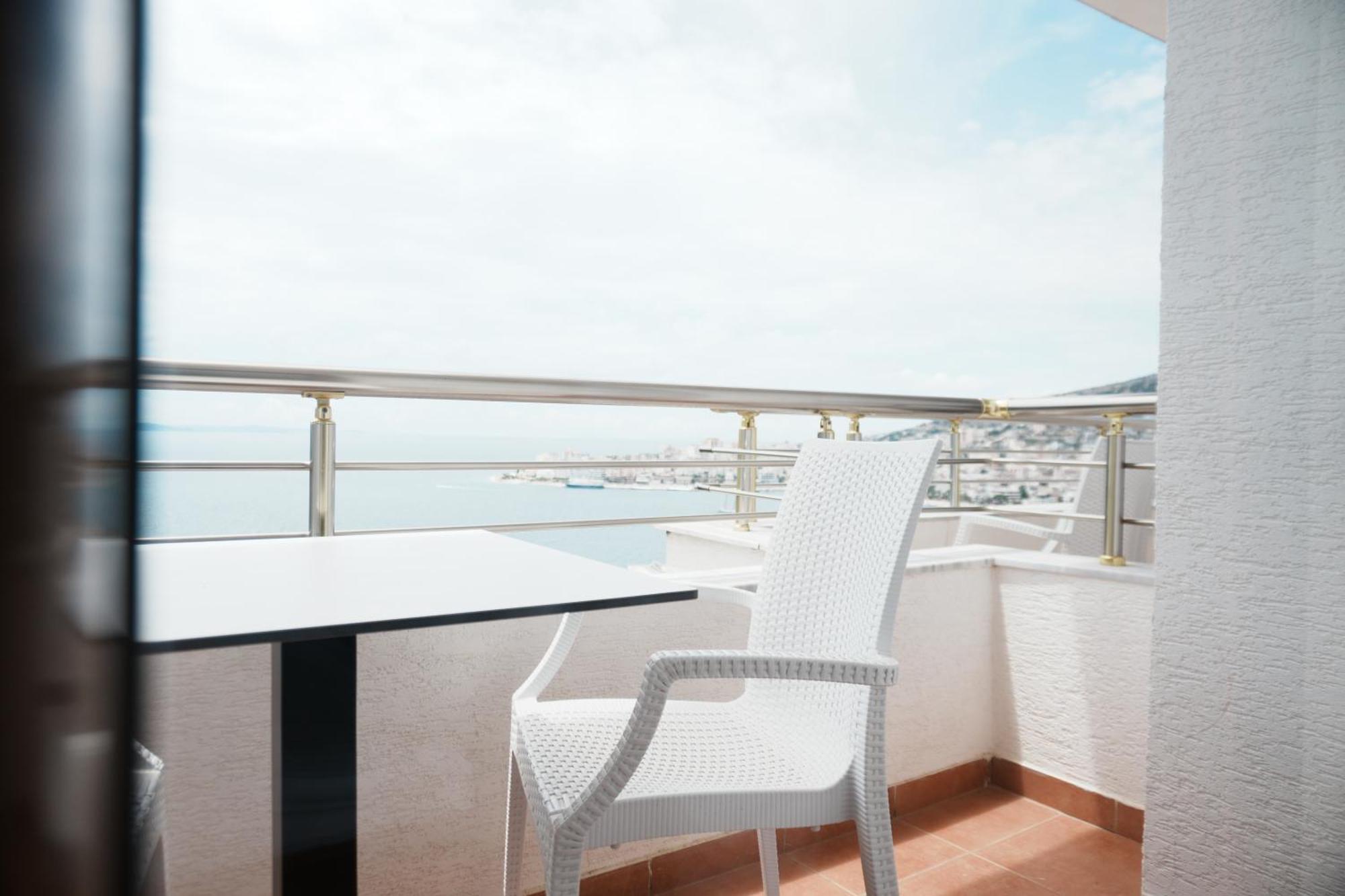 Hotel Mediterrane Sarandë Exterior foto