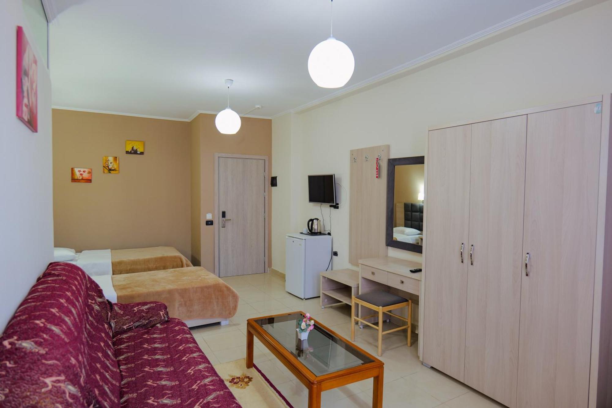 Hotel Mediterrane Sarandë Exterior foto