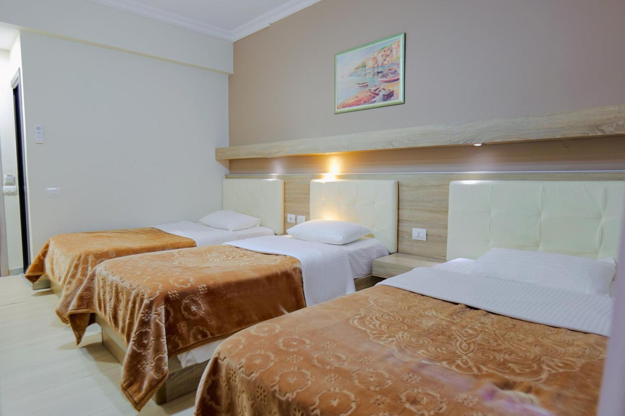 Hotel Mediterrane Sarandë Exterior foto